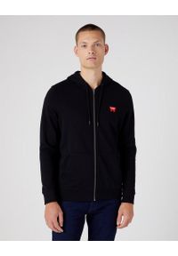 Wrangler - WRANGLER ZIP THRU HOODIE MĘSKA BLUZA LOGO W664HA100 112320252. Okazja: na co dzień, na spacer. Typ kołnierza: kaptur. Materiał: bawełna, jeans, puch. Styl: sportowy, klasyczny, elegancki, casual