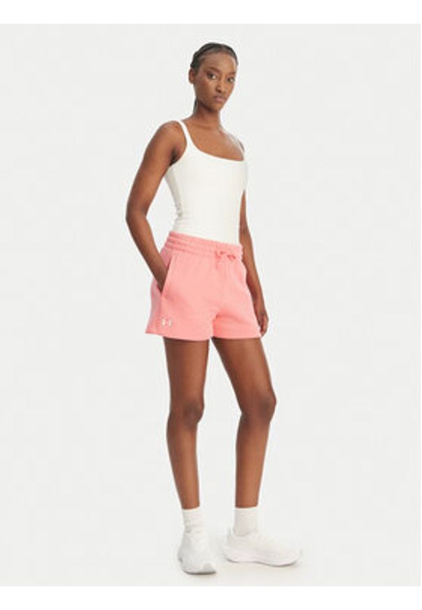 Under Armour Szorty sportowe Rival Fleece Short 1382723 Różowy Loose Fit. Kolor: pomarańczowy, różowy. Materiał: bawełna
