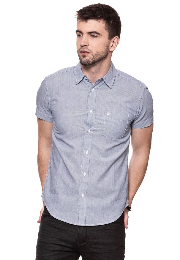 Wrangler - KOSZULA MĘSKA KRÓTKI RĘKAW WRANGLER SS 1 PKT SHIRT PEACOAT BLUE W58604M49 112129484. Materiał: materiał. Długość rękawa: krótki rękaw. Długość: krótkie