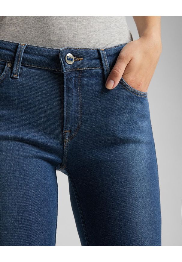 Lee - DAMSKIE SPODNIE JEANSOWE LEE SCARLETT BO JACKSON WORN L506MXAX 112111212