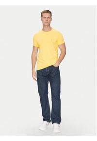 TOMMY HILFIGER - Tommy Hilfiger T-Shirt MW0MW10800 Żółty Slim Fit. Kolor: żółty. Materiał: bawełna #4