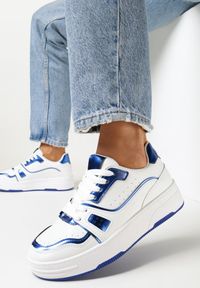Born2be - Biało-Niebieskie Sneakersy z Metalicznymi Wstawkami Saifin. Kolor: biały #1