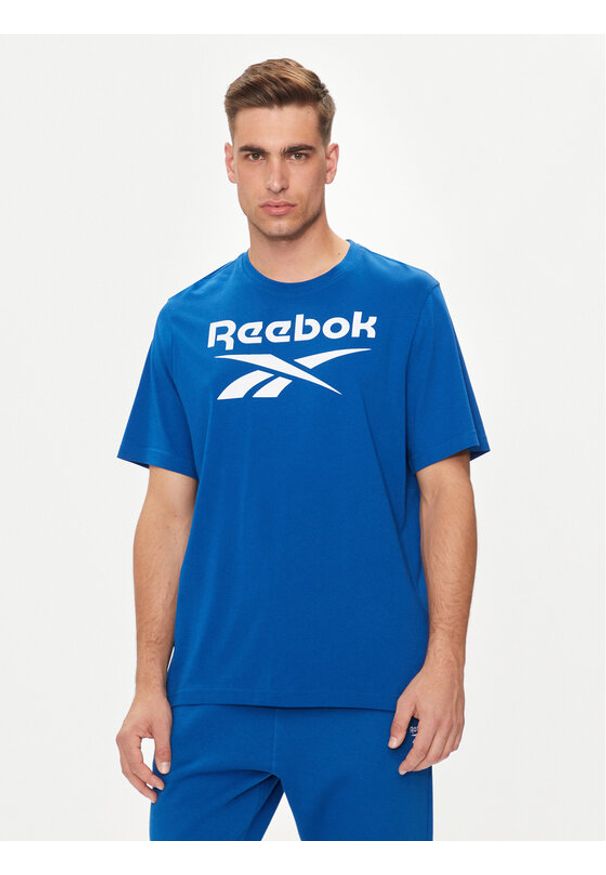 Reebok T-Shirt Big Stacked Logo 100071174 Granatowy Regular Fit. Kolor: niebieski. Materiał: bawełna