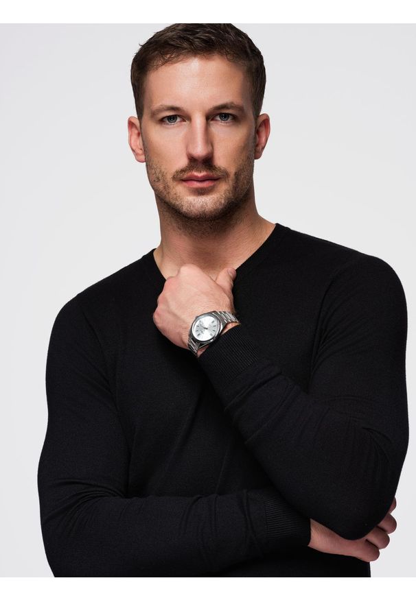 Ombre Clothing - Męski klasyczny sweter z wiskozą BASIC z okrągłym dekoltem – czarny V2 - Rozmiar: XXL. Okazja: do pracy, na co dzień, na spotkanie biznesowe. Kolor: czarny. Materiał: wiskoza. Wzór: gładki. Styl: klasyczny