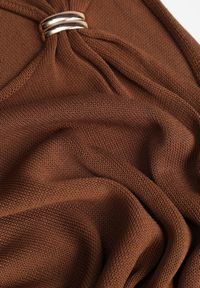 Renee - Brązowa Wiskozowa Bluzka Bez Rękawów z Dzianiny Zdobiona Metaliczną Aplikacją Alutina. Okazja: na co dzień. Kolor: brązowy. Materiał: dzianina, wiskoza. Długość rękawa: bez rękawów. Wzór: aplikacja. Styl: glamour, casual, street, elegancki #8