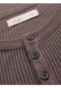 Ombre Clothing - Prążkowany sweter męski z guzikami przy dekolcie - popielaty V4 - Rozmiar: XXL. Kolor: szary. Materiał: prążkowany. Styl: elegancki #5
