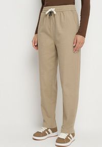Born2be - Beżowe Spodnie Bawełniane w Stylu Mom Fit ze Sznurkiem Adenelle. Okazja: na co dzień. Kolor: beżowy. Materiał: bawełna. Styl: casual