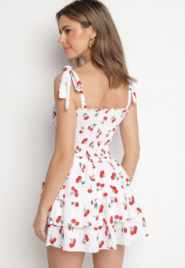 Born2be - Biały Komplet w Wisienki Top na Wiązanych Ramiączkach i Spódnica Taliriella. Kolor: biały. Materiał: materiał