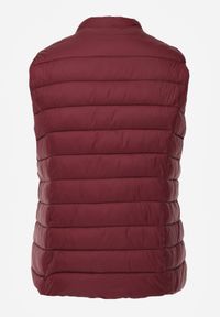 Born2be - Bordowa Pikowana Kamizelka Przejściowa ze Stójką Edanwen. Typ kołnierza: kołnierzyk stójkowy. Kolekcja: plus size. Kolor: czerwony. Materiał: jeans, nylon. Styl: klasyczny #3