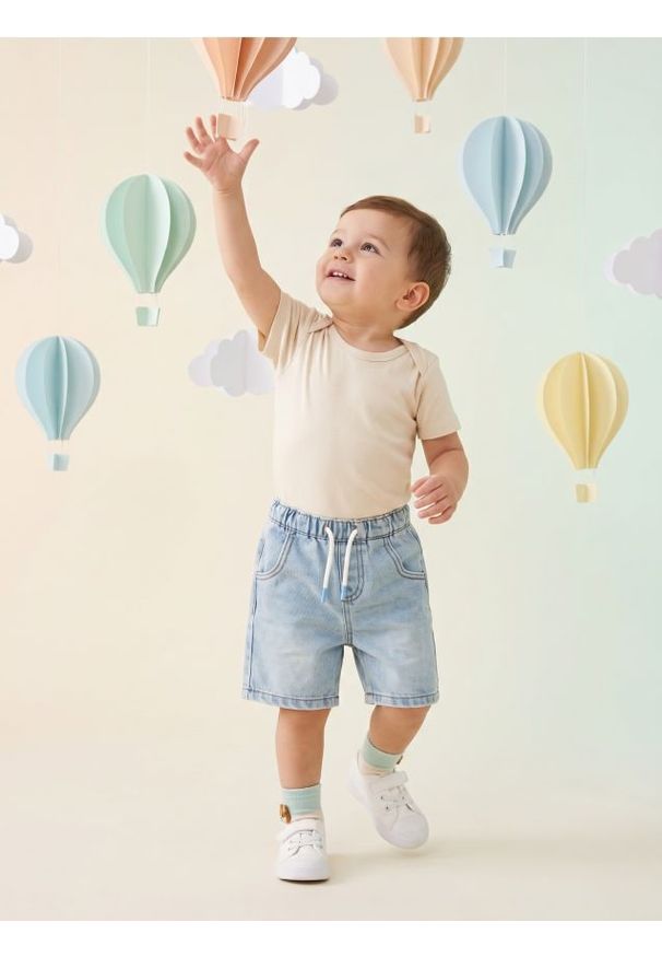 Sinsay - Szorty z lekkiego jeansu - niebieski. Kolor: niebieski. Materiał: jeans