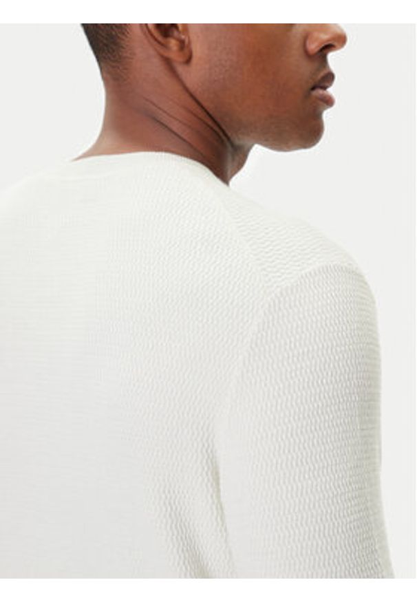 Calvin Klein Sweter LV04LB327G Écru Regular Fit. Materiał: bawełna