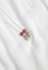 Born2be - Biała Bluzka z Wiskozy w Stylu Boho z Koronką Sznurkami i Koralikami Dazzlebell. Okazja: na co dzień, do pracy, na spotkanie biznesowe. Kolor: biały. Materiał: wiskoza, koronka. Wzór: koronka. Styl: boho #2