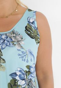 Born2be - Jasnoniebieska Trapezowa Sukienka Midi z Marszczonym Dekoltem w Kwiaty Mevie. Kolor: niebieski. Materiał: materiał. Wzór: kwiaty. Typ sukienki: trapezowe. Długość: midi #5