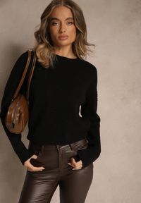 Renee - Czarny Sweter z Tłoczonymi Sercami Unareia. Okazja: na co dzień. Kolor: czarny. Materiał: jeans. Sezon: jesień. Styl: casual