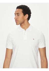 TOMMY HILFIGER - Tommy Hilfiger Polo Essential MW0MW35585 Biały Regular Fit. Typ kołnierza: polo. Kolor: biały. Materiał: bawełna #4