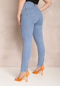 Renee - Niebieskie Jeansy Platinos. Kolekcja: plus size. Kolor: niebieski. Wzór: aplikacja