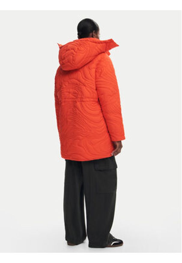 Desigual Kurtka zimowa Aarhus 24WWEWAC Pomarańczowy Regular Fit. Kolor: pomarańczowy. Materiał: syntetyk. Sezon: zima