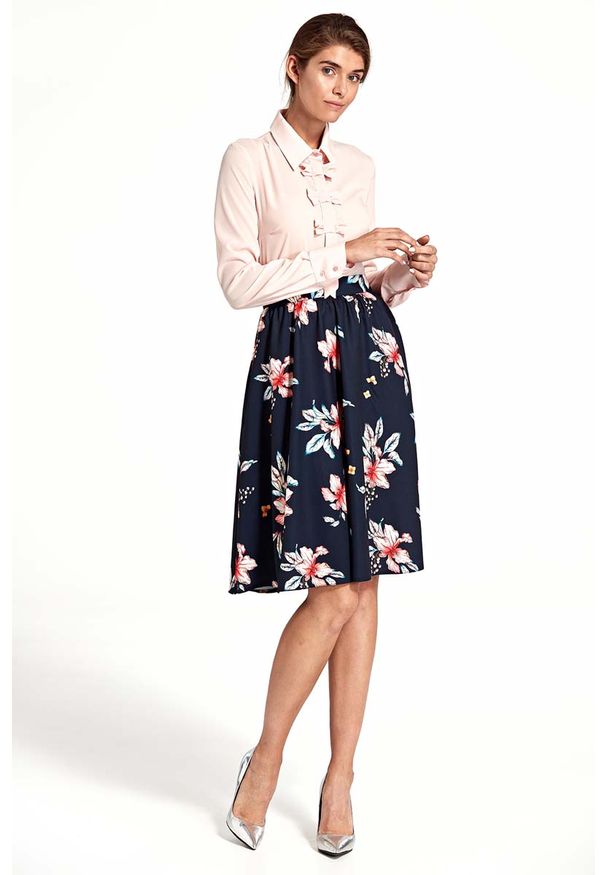 Nife - Granatowa Stylowa Rozkloszowana Spódnica w Kwiaty. Kolor: niebieski. Materiał: poliester. Wzór: kwiaty. Styl: elegancki