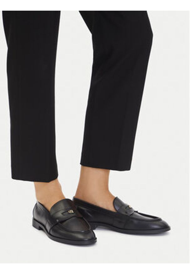 Gino Rossi Lordsy C-MANU-25552PE Czarny. Kolor: czarny. Materiał: skóra