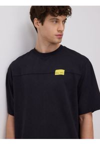 Reserved - T-shirt relaxed fit - czarny. Kolor: czarny. Materiał: bawełna, dzianina