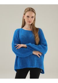 Unisono - SWETER O LUŹNYM SPLOCIE 207-1391 ROYAL. Materiał: wełna, wiskoza, akryl, poliamid. Wzór: ze splotem #1