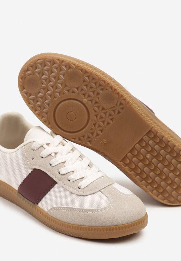Born2be - Biało-Bordowe Sneakersy Retro w Stylu Klasycznych Tenisówek Tanonea. Okazja: na co dzień. Zapięcie: sznurówki. Kolor: biały. Materiał: jeans