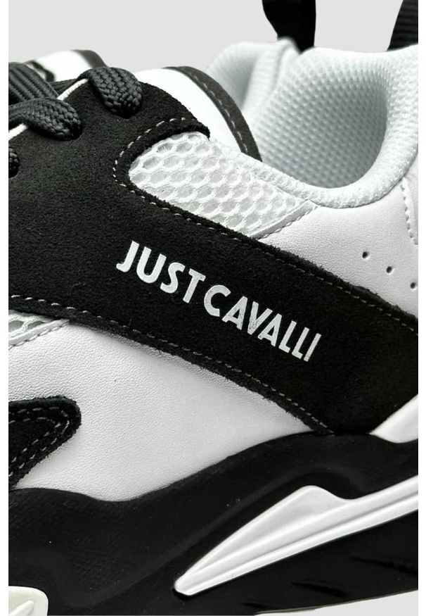 Just Cavalli - JUST CAVALLI Białe sneakersy FONDO GRUT DIS. 4. Kolor: biały