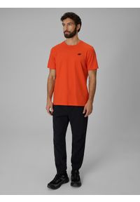 4f - 4F T-shirt regular gładki męski - pomarańczowy S. Okazja: na co dzień. Kolor: pomarańczowy. Materiał: materiał. Wzór: gładki. Styl: casual, klasyczny #2