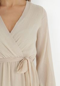 Born2be - Beżowa Sukienka Pronestra. Kolor: beżowy. Materiał: tkanina, materiał. Wzór: gładki. Typ sukienki: kopertowe. Styl: elegancki. Długość: mini #2