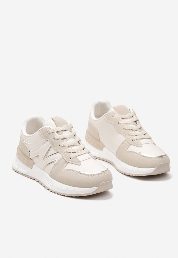 Renee - Beżowe Płaskie Sneakersy ze Sznurowaniem z Metalicznymi Wstawkami Remarie. Nosek buta: okrągły. Zapięcie: sznurówki. Kolor: beżowy. Obcas: na obcasie. Wysokość obcasa: niski