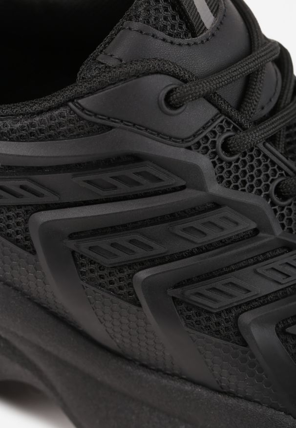 Renee - Czarne Sneakersy na Niskiej Platformie z Ozdobnymi Wstawkami na Cholewce Amrogia. Kolor: czarny. Szerokość cholewki: normalna. Obcas: na platformie