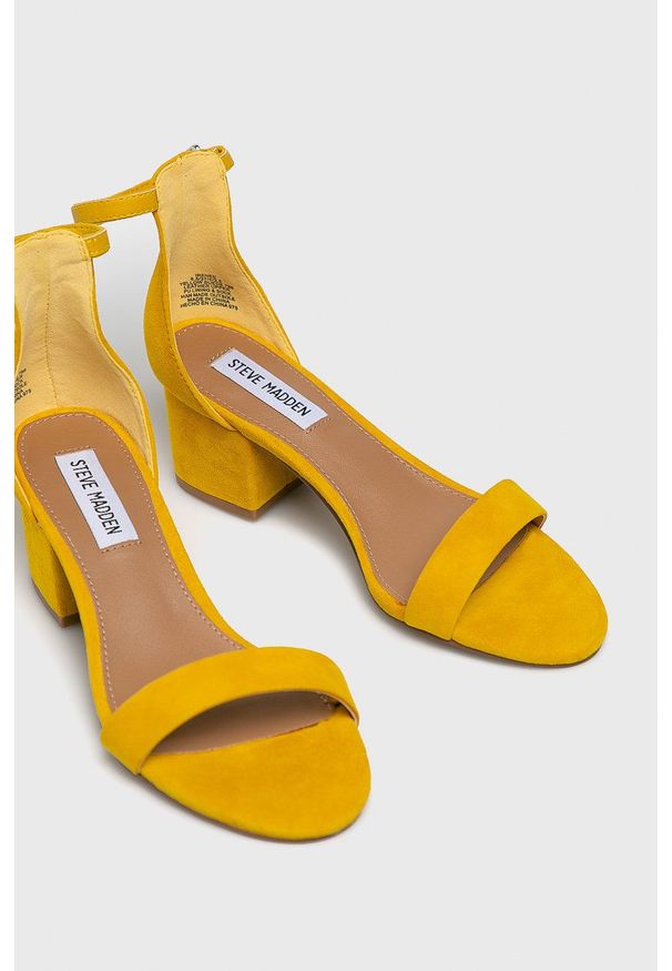 Steve Madden - Sandały Irenee. Zapięcie: klamry. Kolor: żółty. Materiał: materiał. Wzór: gładki. Obcas: na obcasie. Wysokość obcasa: średni