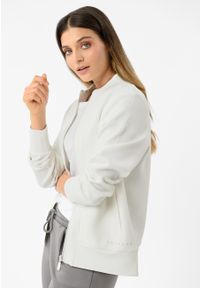 Volcano - Bluza ze stójką B-YASMIN. Okazja: na co dzień. Typ kołnierza: kołnierzyk stójkowy. Kolekcja: plus size. Kolor: kremowy. Materiał: elastan, bawełna, materiał, poliester, jeans. Styl: casual