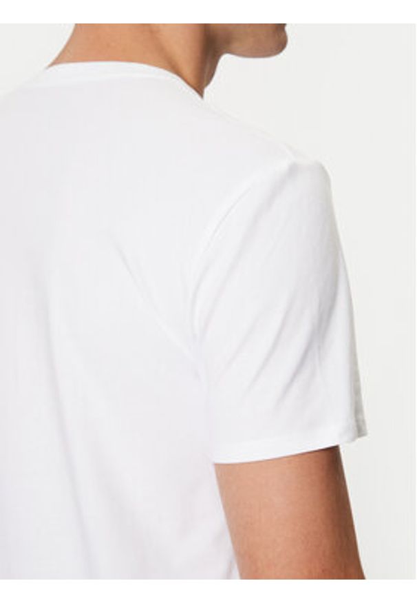 Guess T-Shirt M2YI24 J1314 Biały Slim Fit. Kolor: biały. Materiał: bawełna
