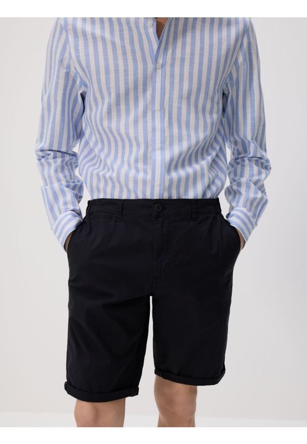 Reserved - Szorty chino slim - czarny. Kolor: czarny. Materiał: bawełna, tkanina