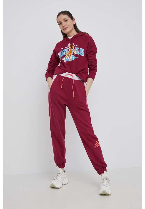 Adidas - adidas spodnie damskie kolor fioletowy wzorzyste. Stan: podwyższony. Kolor: fioletowy. Materiał: dzianina, materiał, włókno, bawełna. Wzór: nadruk