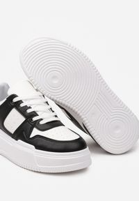 Born2be - Czarno-Białe Sznurowane Sneakersy na Grubej Podeszwie Levitellia. Kolor: czarny. Materiał: jeans