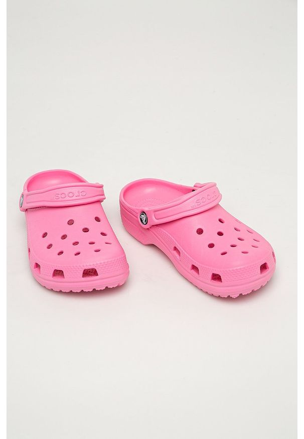 Crocs - Klapki. Nosek buta: okrągły. Kolor: różowy. Materiał: guma