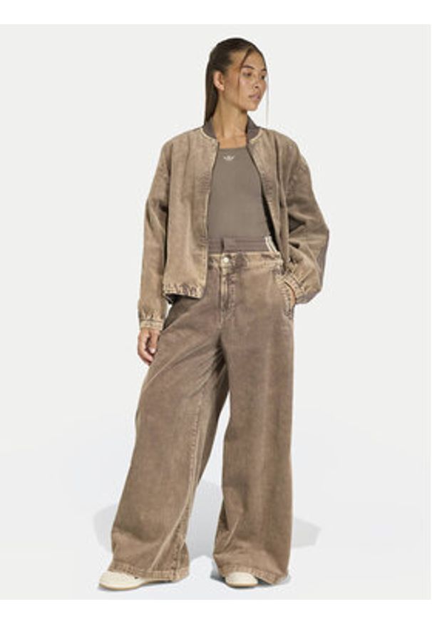 Adidas - adidas Spodnie materiałowe Corduroy Sst KD8782 Brązowy Wide Leg. Kolor: brązowy. Materiał: bawełna