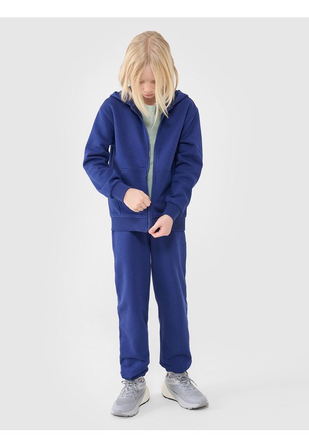 4f - 4F Bluza dresowa rozpinana z kapturem chłopięca - niebieska 128 (7-8 lat). Okazja: na co dzień. Typ kołnierza: kaptur. Kolor: niebieski. Materiał: dresówka. Wzór: gładki, ze splotem. Sezon: lato. Styl: casual, sportowy