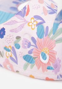 Born2be - Jasnoniebieskie Klapki Basenowe Ozdobione Wzorem w Kwiaty Thoninoe. Okazja: na plażę. Kolor: niebieski. Wzór: kwiaty, aplikacja. Sezon: lato. Styl: wakacyjny #6