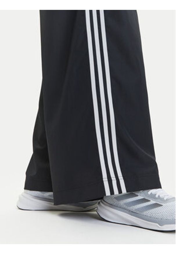 Adidas - adidas Spodnie dresowe adicolor Firebird JD3390 Czarny Loose Fit. Kolor: czarny. Materiał: syntetyk