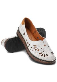 Białe Półbuty Artiker Damskie Modne Skórzane Buty. Okazja: na co dzień. Kolor: biały. Materiał: skóra. Szerokość cholewki: normalna. Styl: casual #4