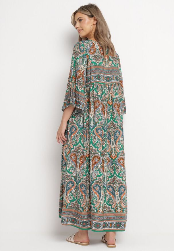 Born2be - Zielona Długa Sukienka Rozkloszowana z Rękawami 3/4 we Wzór Paisley Amarethia. Kolor: zielony. Wzór: paisley. Styl: boho. Długość: maxi