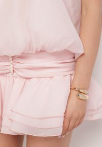 Born2be - Różowa Sukienka z Bawełną Falbanką i Odkrytymi Plecami Firavette. Kolor: różowy. Materiał: bawełna. Sezon: lato. Styl: elegancki