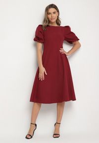 Born2be - Bordowa Sukienka o Rozkloszowanym Kroju z Bufiastymi Rękawami Melisseia. Kolor: czerwony. Styl: klasyczny