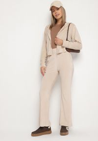 Born2be - Beżowy Welurowy Komplet Dresowy z Cyrkoniową Aplikacją Bluza i Spodnie Mitene. Kolor: beżowy. Materiał: welur, dresówka. Wzór: aplikacja. Sport: turystyka piesza #3