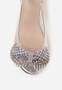 Born2be - Srebrne Sandały VICES na Słupku ze Sprzączką i Ozdobną Kokardką Orinvia. Okazja: na co dzień. Zapięcie: sprzączka. Kolor: srebrny. Materiał: jeans. Obcas: na słupku. Styl: casual, klasyczny, elegancki #5