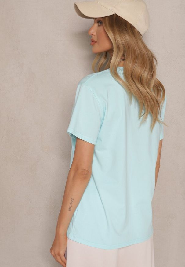 Renee - Jasnoniebieski Klasyczny T-shirt Bawełniany o Casualowym Kroju Nattine. Okazja: na co dzień. Kolor: niebieski. Materiał: bawełna. Wzór: gładki. Styl: klasyczny
