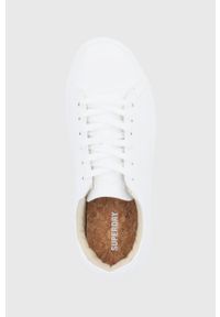 Superdry Buty kolor biały na płaskiej podeszwie. Nosek buta: okrągły. Zapięcie: sznurówki. Kolor: biały. Materiał: guma. Obcas: na płaskiej podeszwie #5